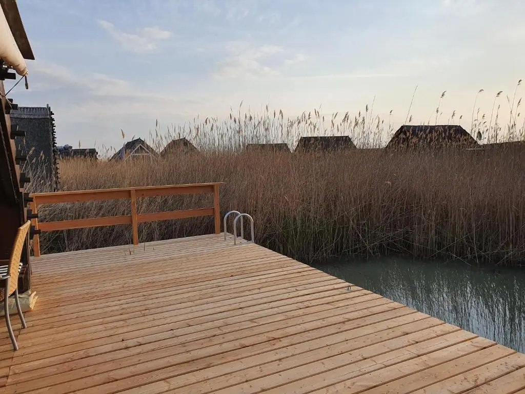 Mountains And Lakes - Romantika 5 Beach Bungalow
