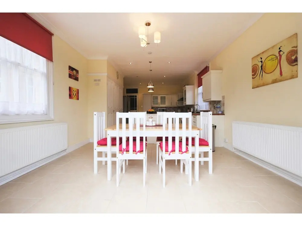Amazing 3-bedroom Garden Flat for 6 in Ealing