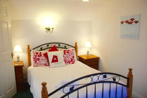 Romantic Flint Cottage on the Suffolk Coast