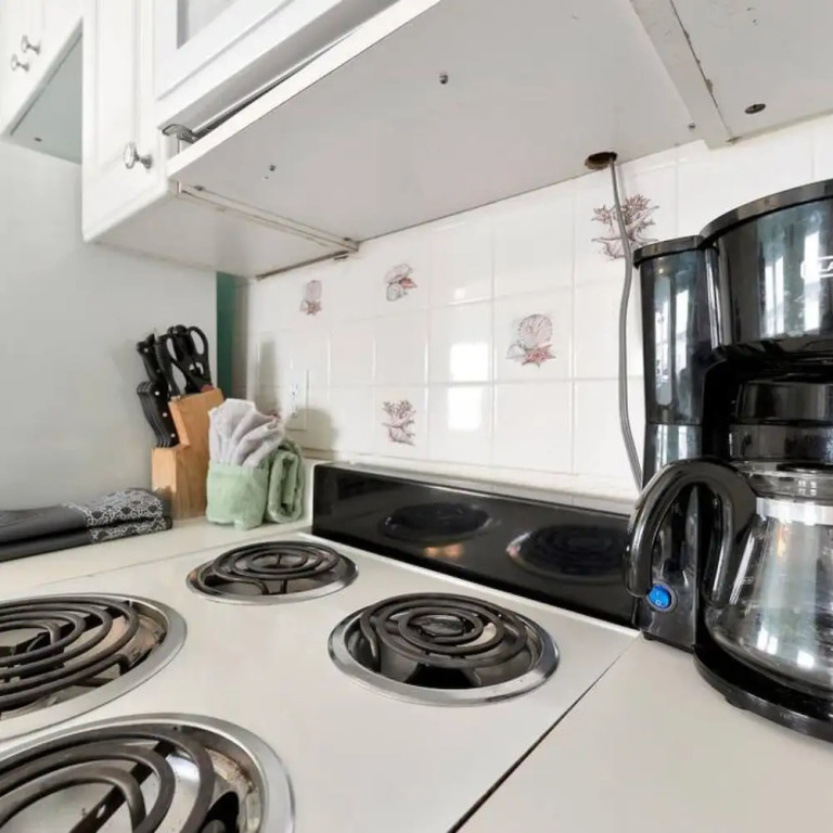 The Seashell Suite with Heated Pool and Walk to Beach