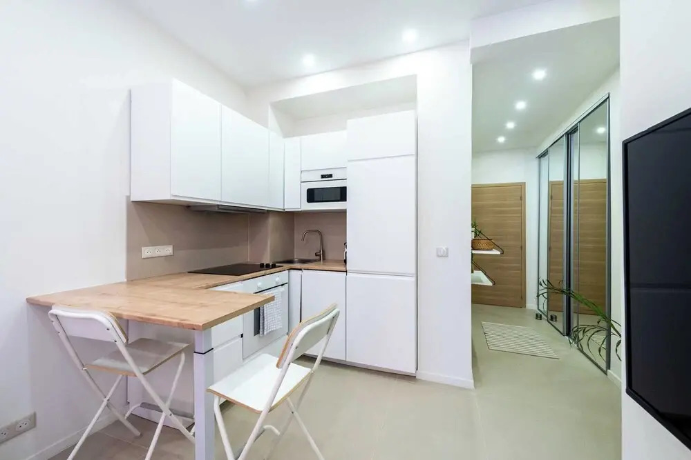 Modern Apartment -2bdr/6p - 300m From the Beach