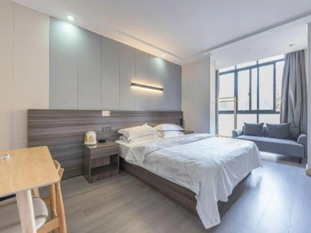Baoyi Business Hotel