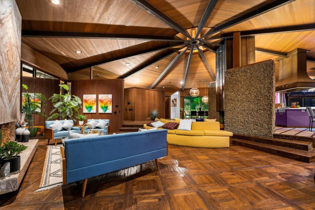 Via Vallarta - An Architecturally Significant California Modern Home
