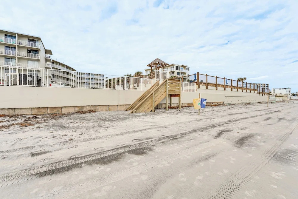 Beachfront Studio w/ Community Indoor Pool!