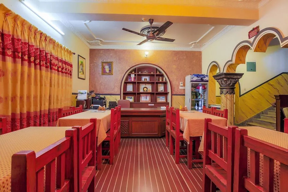 Oyo 403 Hotel Paradise Inn