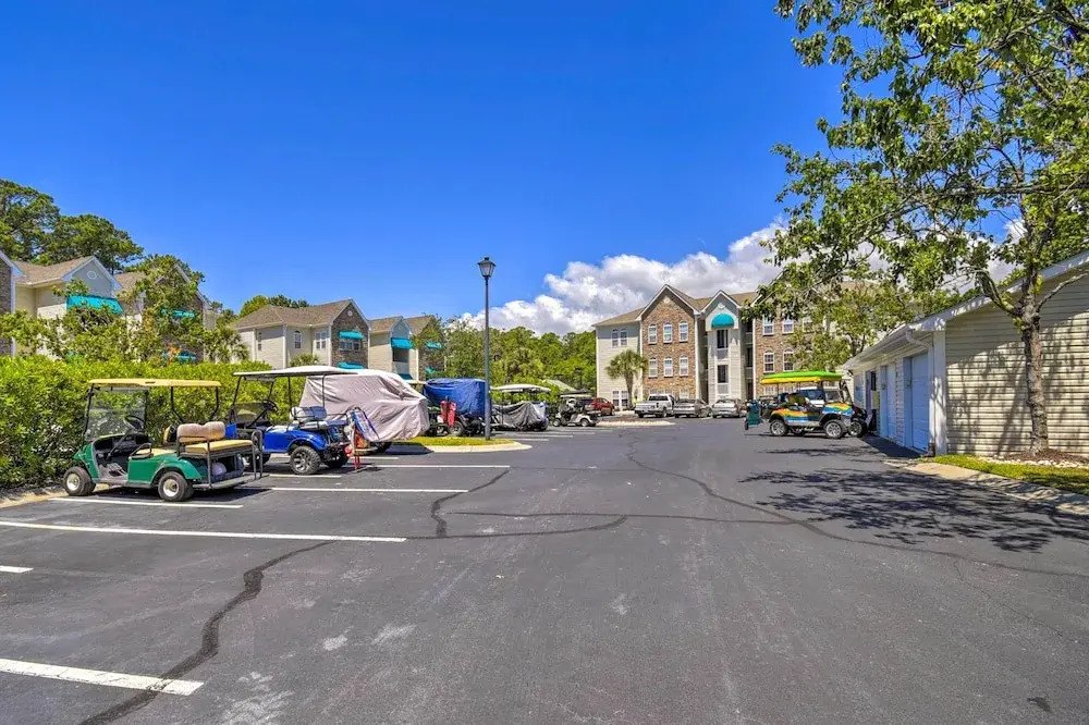 < 2 Mi to Beach: Savannah Shores Resort Condo!