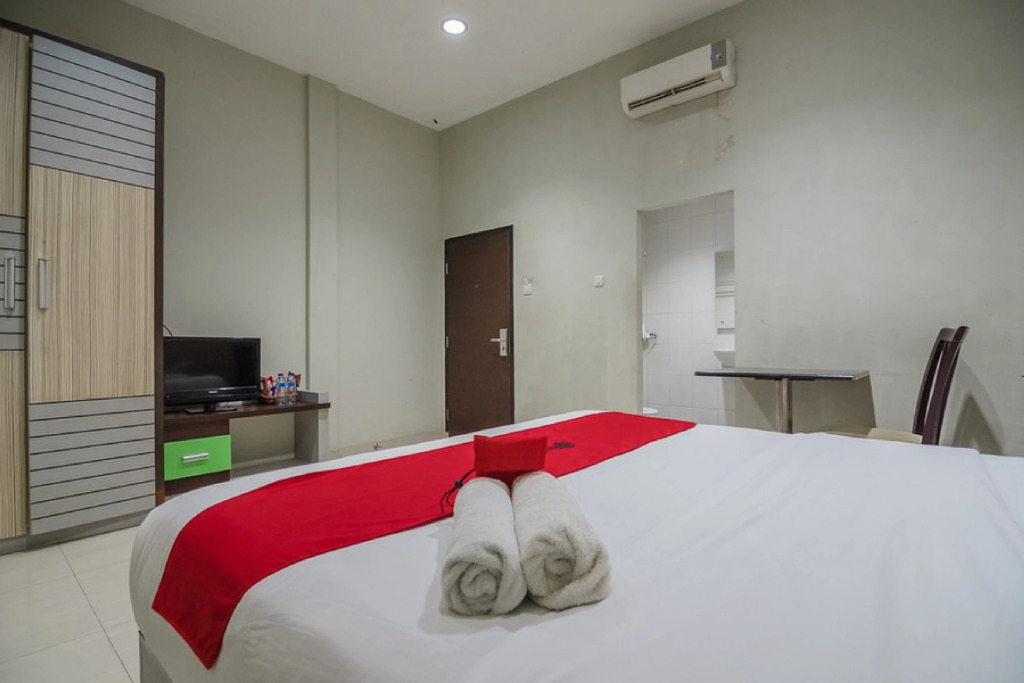 RedDoorz Plus near Simpang Rimbo Jambi