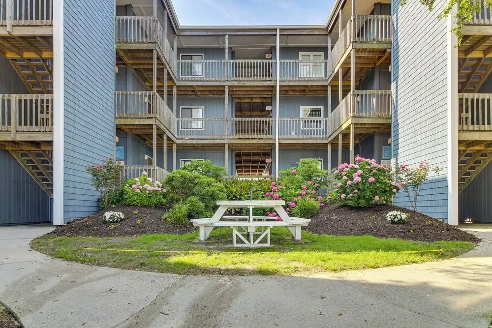 Walk to Ocean: North Topsail Beach Gem w/ Balcony!