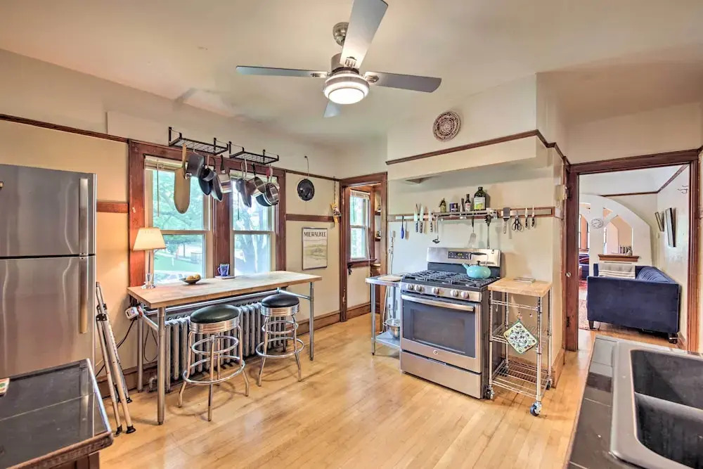 Chic Milwaukee Apartment in Hip Neighborhood!