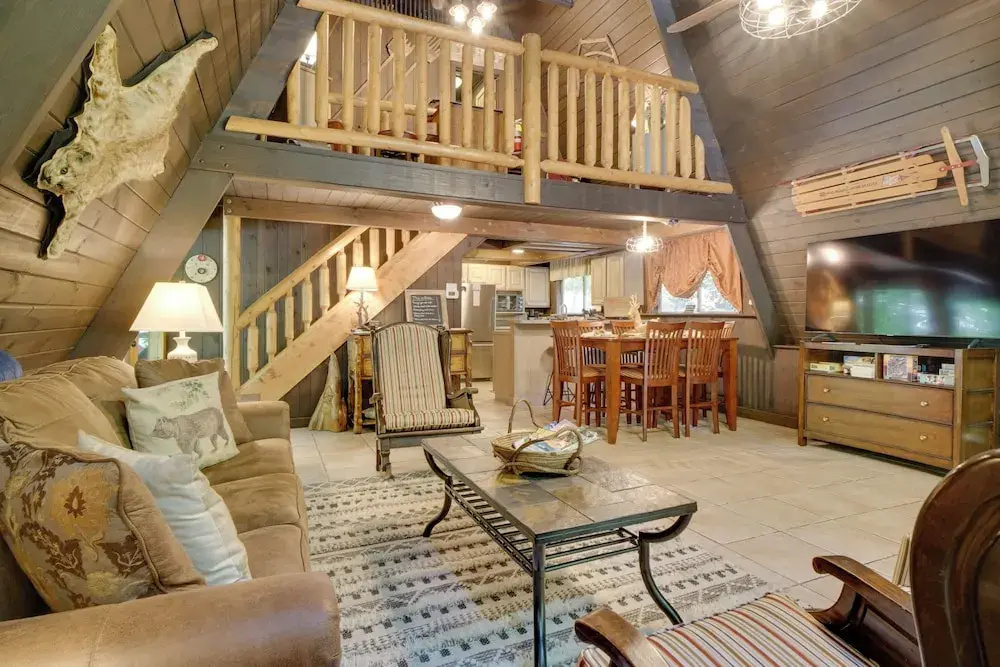 Snuggle Inn in the Heart of Chalet Village