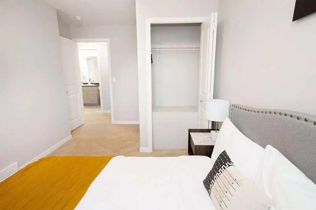 Modern and Comfortable Townhouse in South Winnipeg