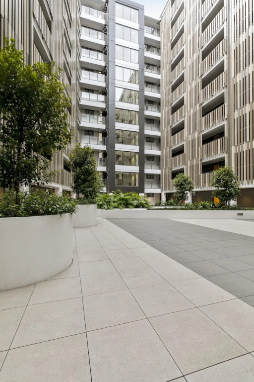 Chic 2BR Pool & Gym - Steps to Ponsonby