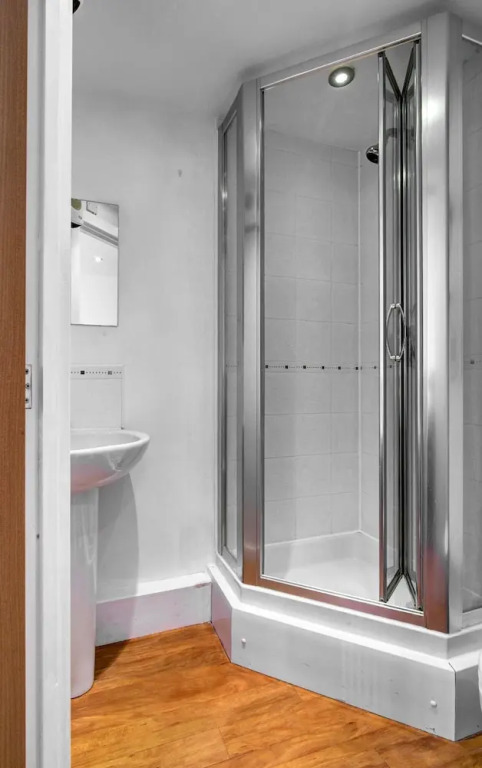 Bright & Modern 2-bedroom Flat - Sleeps 4