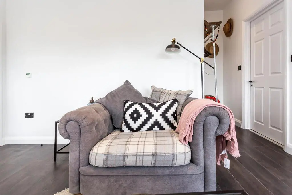 Trendy Studio with Free Parking, Walk to Beach & Shops