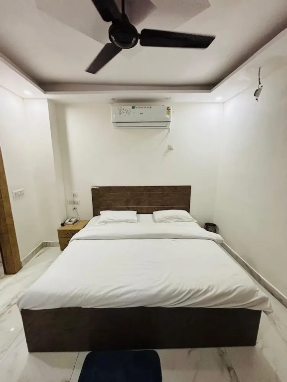 Lotustar Hotel
