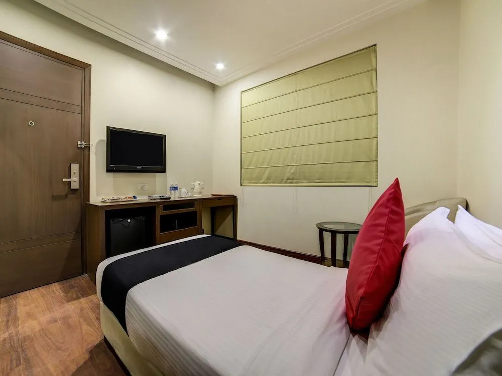 Capital O 28618 New Haven Hotel
