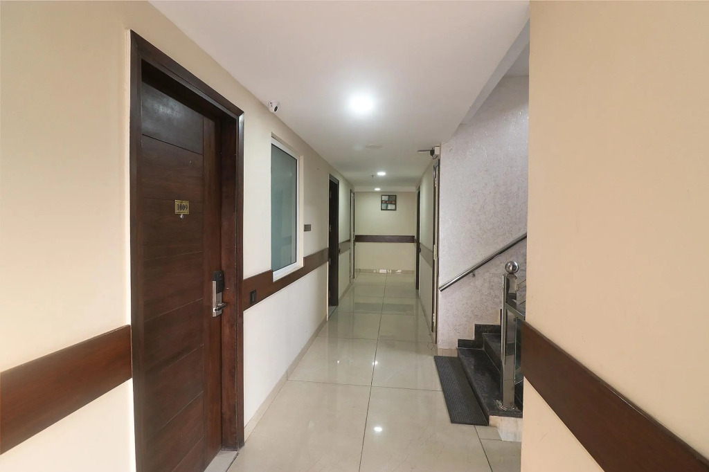 FabHotel Mid Town Grand