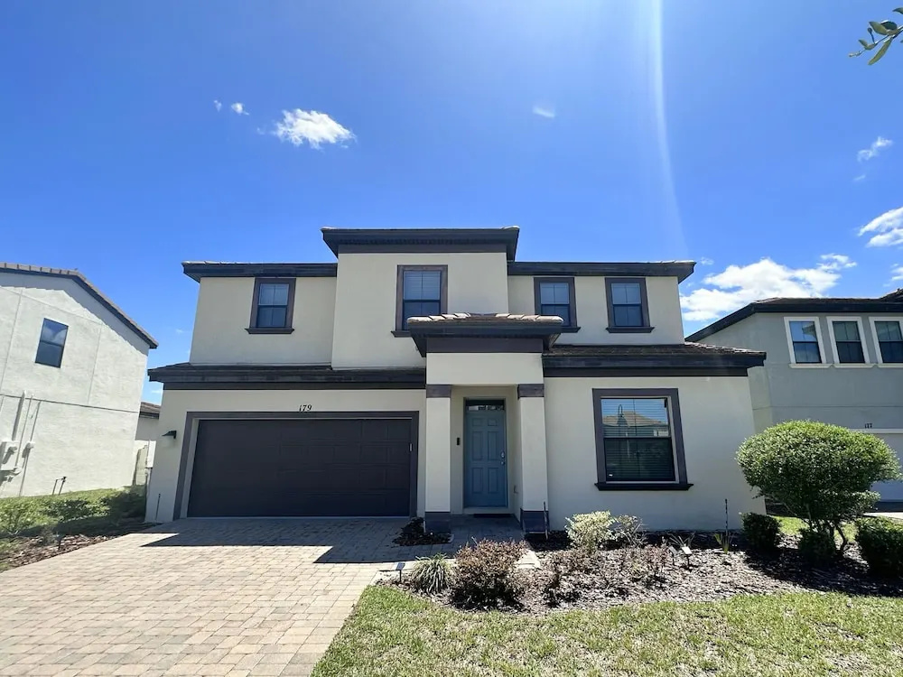 Balmoral Resort-179mm 4 Bedroom Home by RedAwning