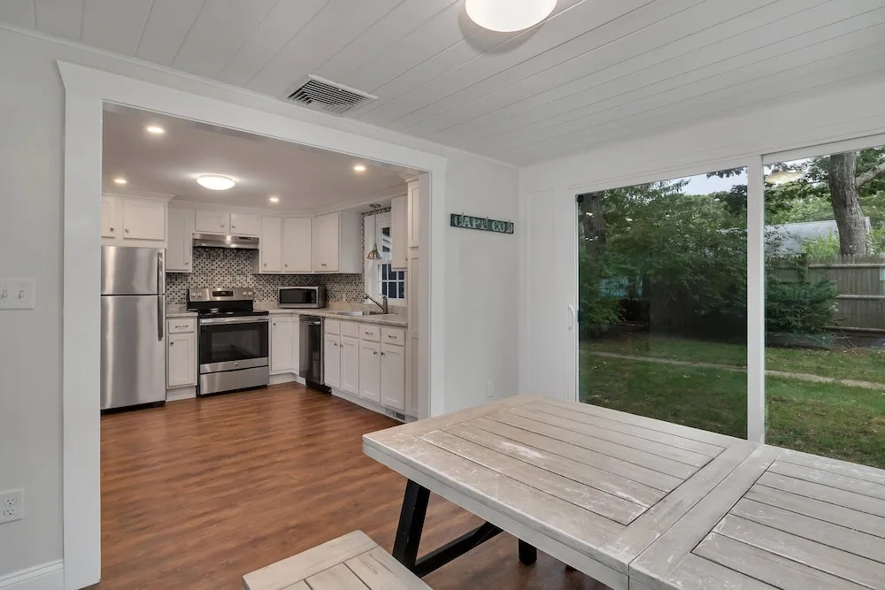 Dennis Beach House - Walk to Beach - Pet Friendly