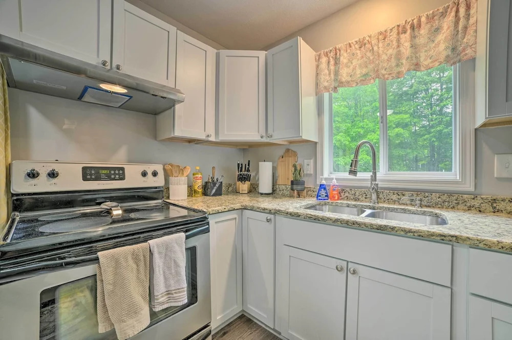 Vacation Rental In-between Houghton & Higgins Lake