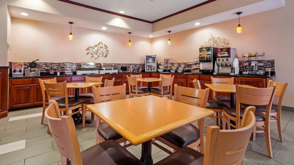 Best Western Plus Kansas City Airport - KCI East