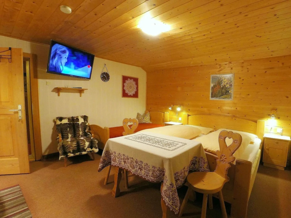 Modern Chalet in Bressanone with Balcony