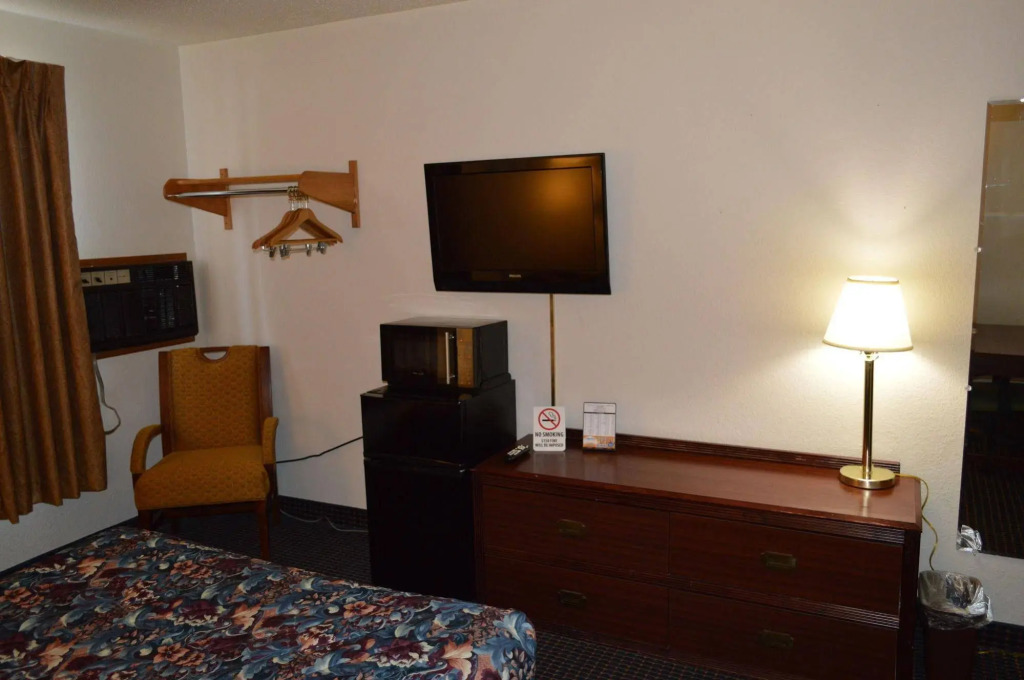 Crystal Inn and Suites