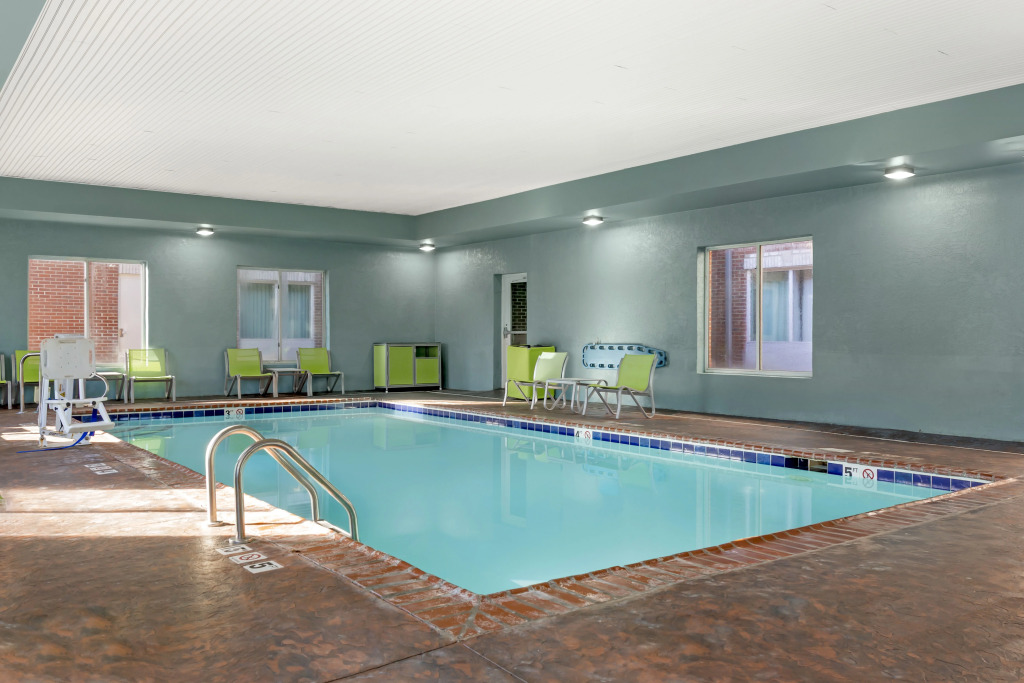Holiday Inn Express Hotel & Suites Hillview by IHG