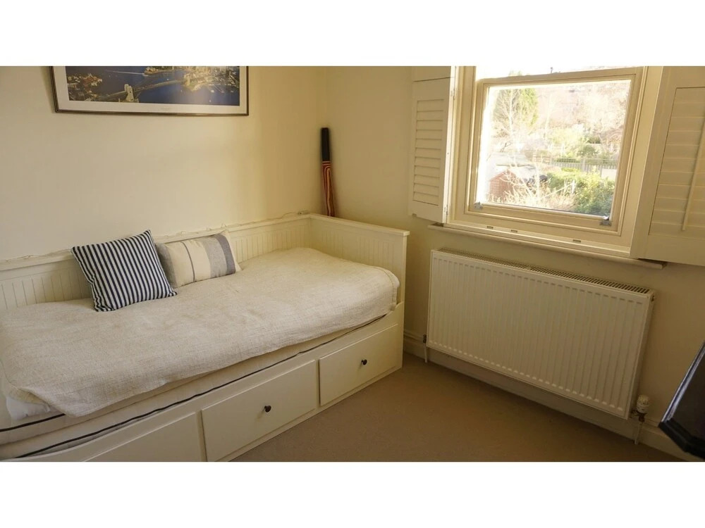 Charming, Spacious 3-br Home for 6 in Central Bath