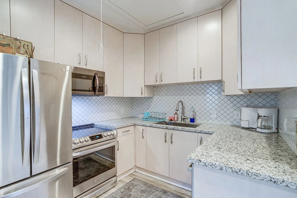 Bright Houston Retreat - 8 Mi to Downtown