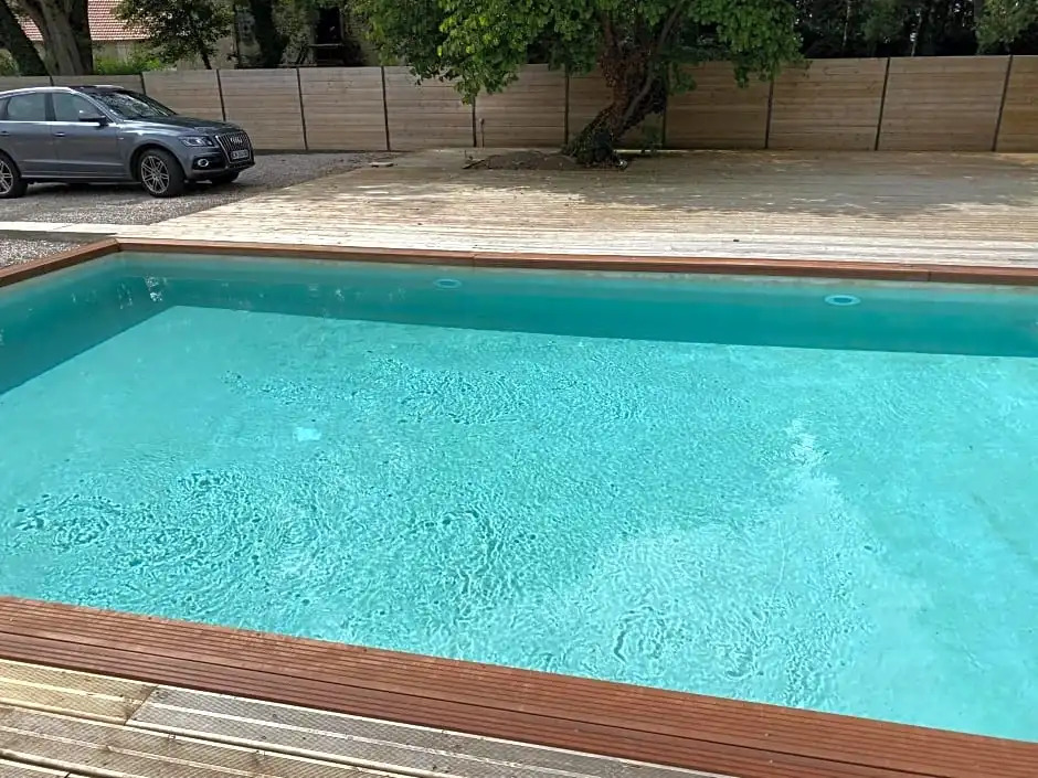 Les 5 Lodges du Château - Piscine & Jacuzzi