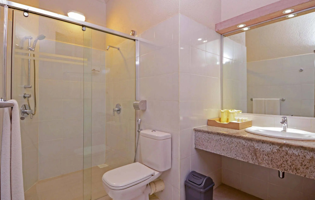 Отель Adaaran Club Rannalhi