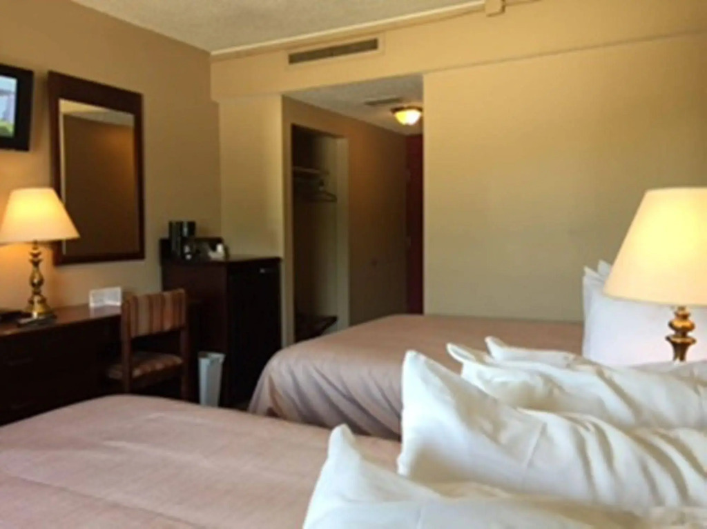Travelodge by Wyndham Winnipeg Airport West