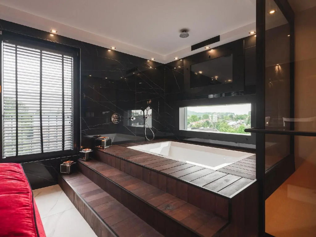 Art Suites Luxury Hotel
