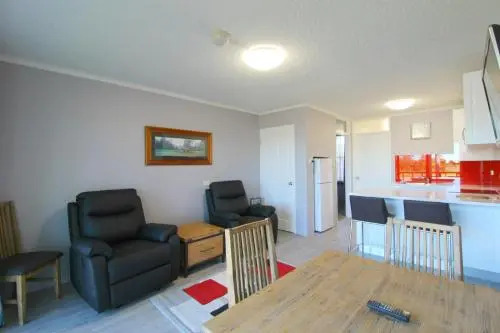 Beachfront 4, 25 Willow Street