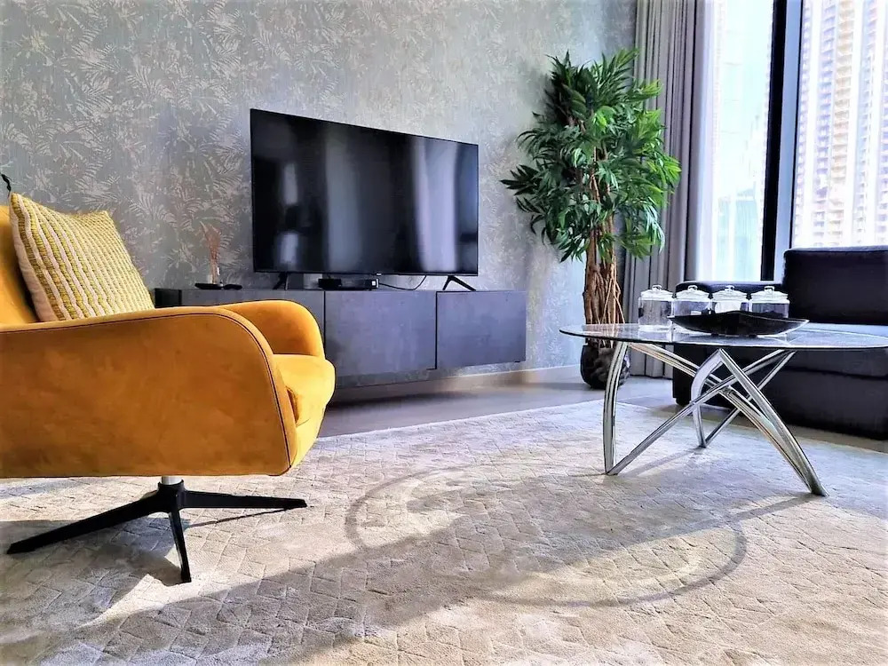 Luxurious Downtown Apt with balcony & View