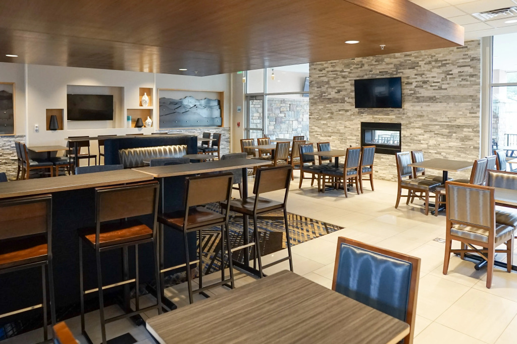 Holiday Inn Express & Suites - Aurora Medical Campus by IHG