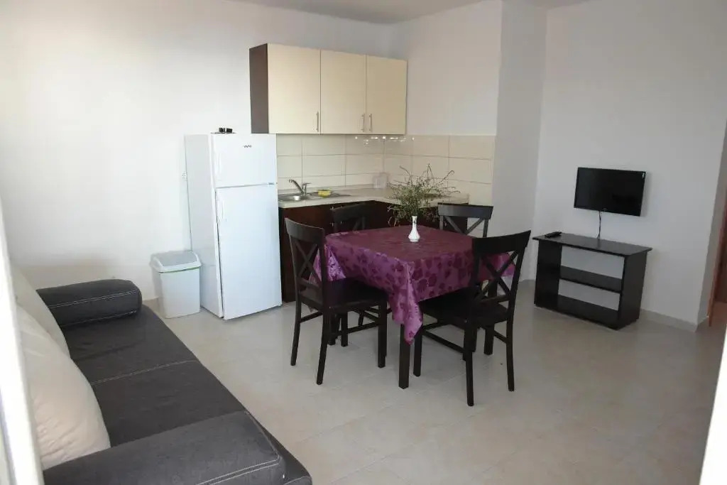 Apartments with parking space Mandre, Pag - 18748