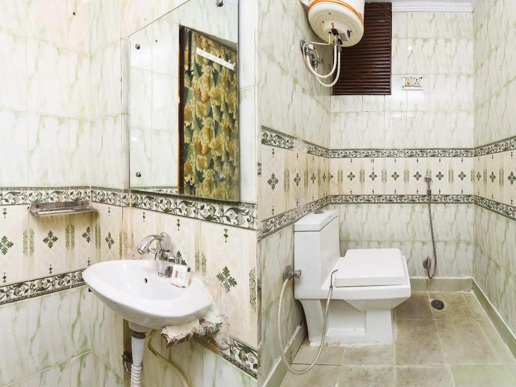 Hotel O Paharganj Near Railway Station Formerly Chand Palace