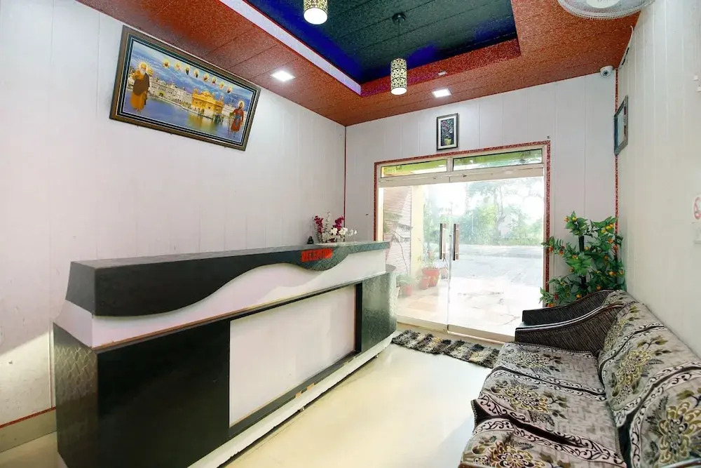 Mr Shawarma Family Restaurant & Hotel by OYO Rooms