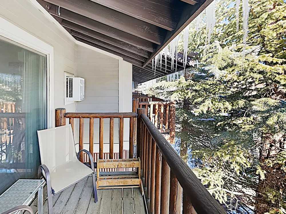 Choice Ski Haven W/ Pool & Hot Tub: Mins To Slopes 1 Bedroom Condo