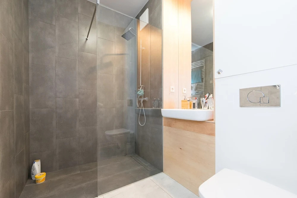 Main Trainstation one bedroom AC p4you