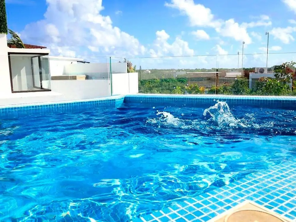 Private Roof Pool, 3 Br for 8 sleeps, fully equipped!!
