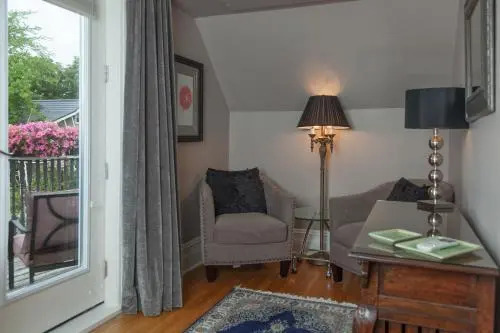 Avery House B&B