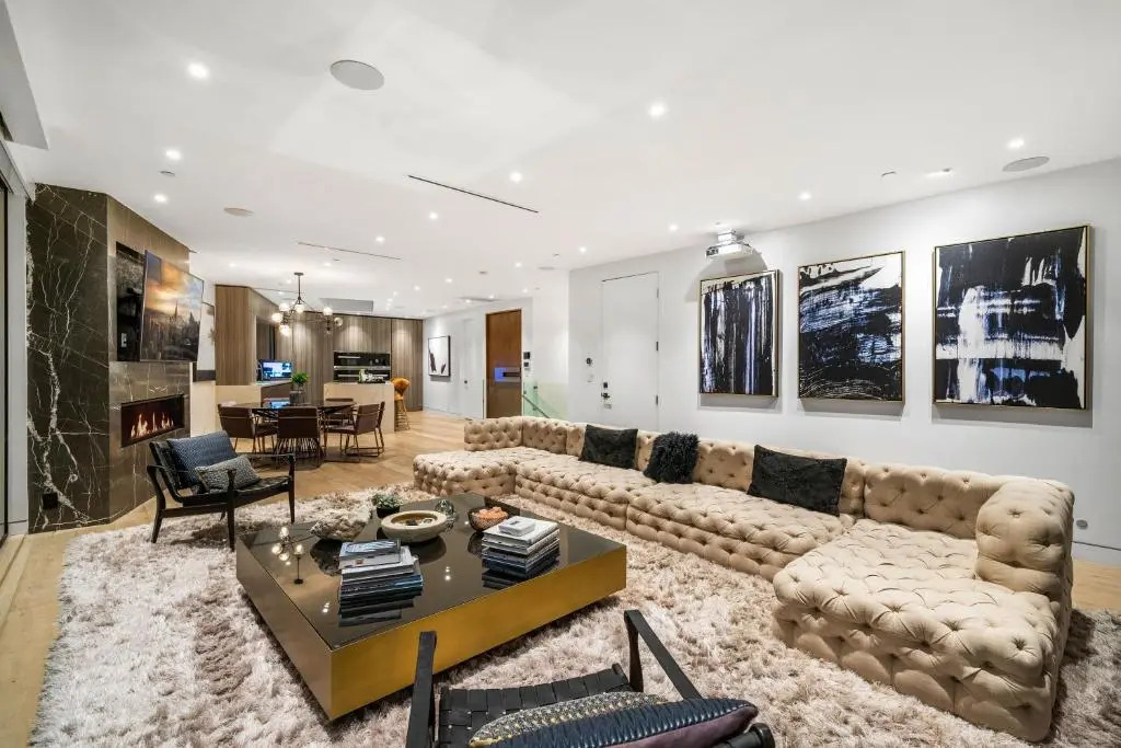 Modern Smart Home With Spectacular Views