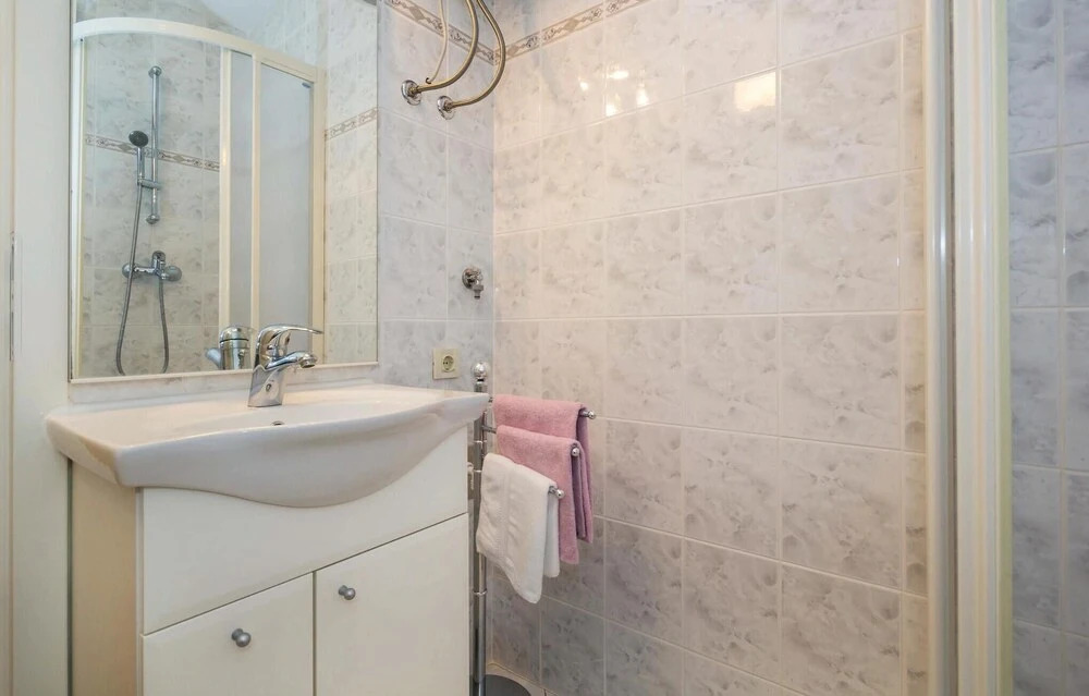 3 Bedroom Nice Home In Crikvenica