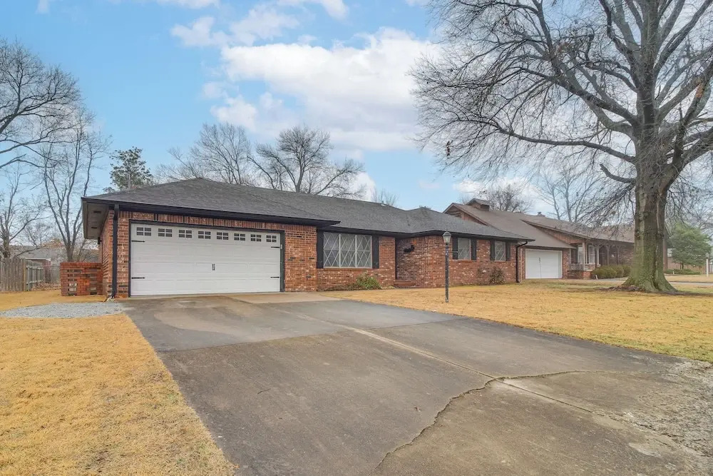 Near Shops & Eats: Vinita Home w/ Furnished Patio