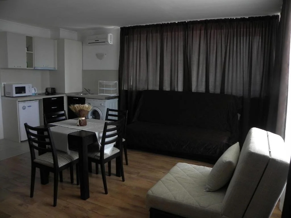 Antorini Apartments