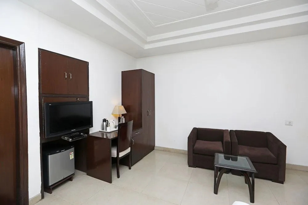 Capital O 445 Impress Hotel