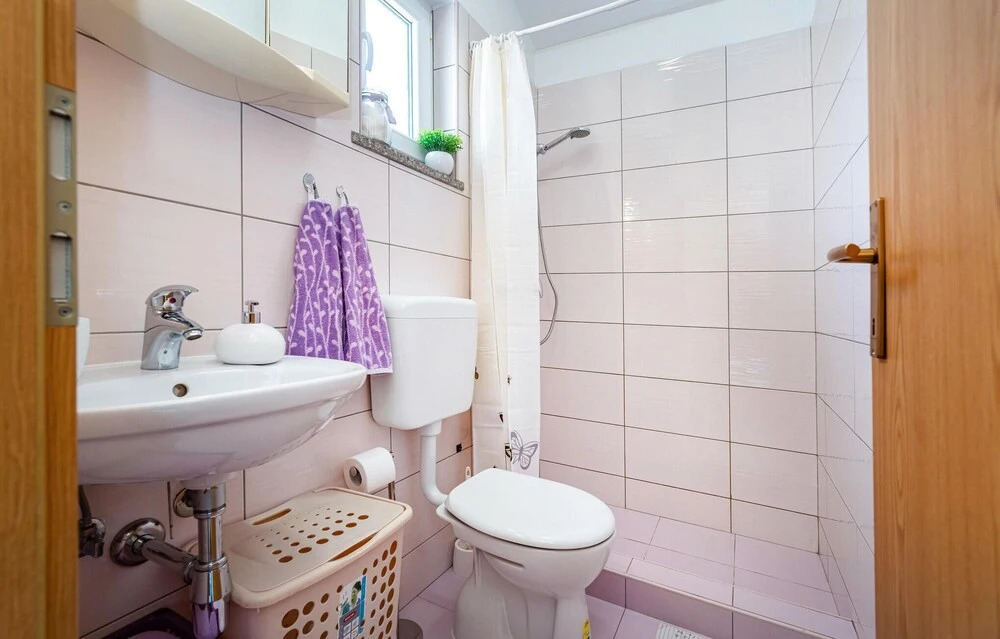 Beautiful Apartment in Posedarje With Wifi and 4 Bedrooms